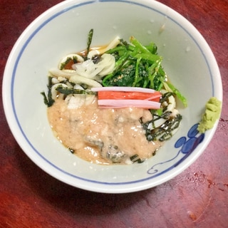 カニカマと小松菜の胡麻和えとトロロのぶっかけうどん